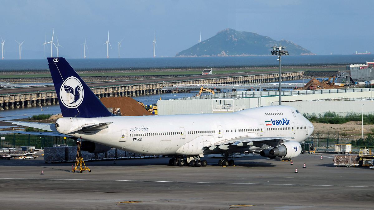 Estados Unidos impone bloqueo global a operaciones de aerolíneas iraníes