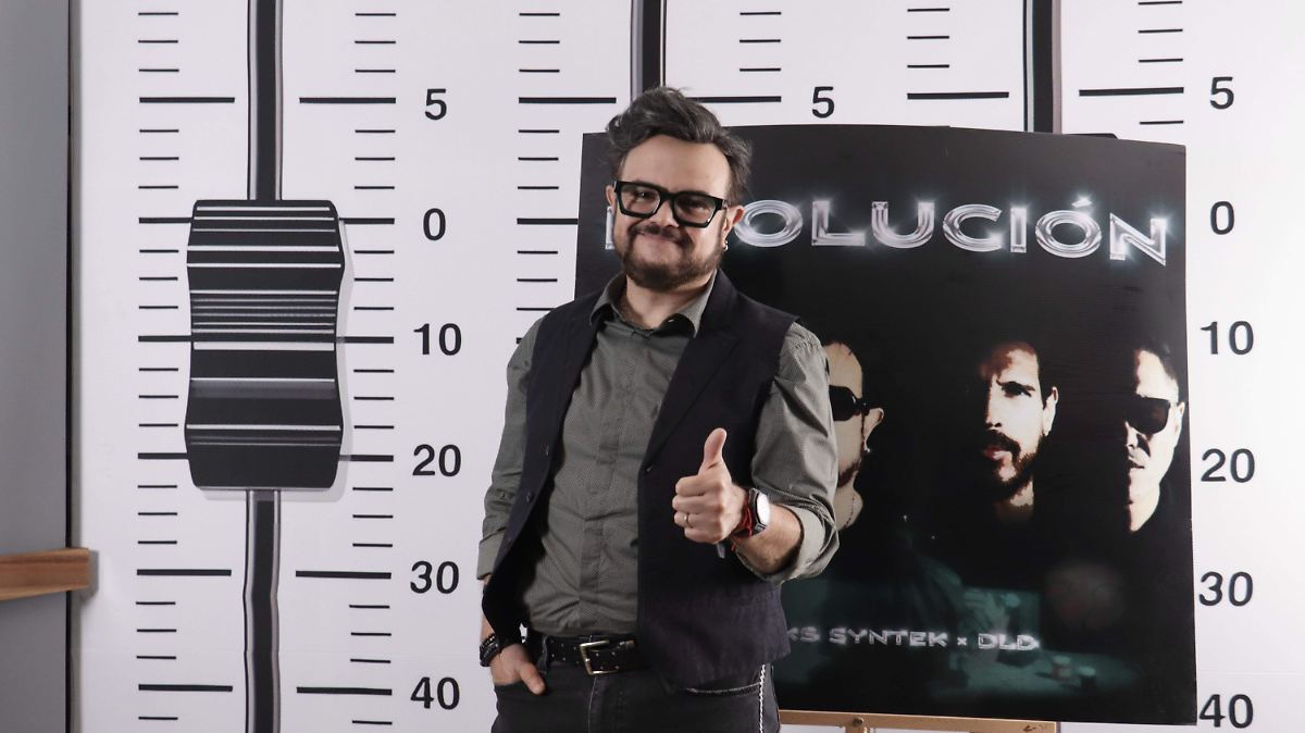 El origen detrás del nombre artístico de Aleks Syntek