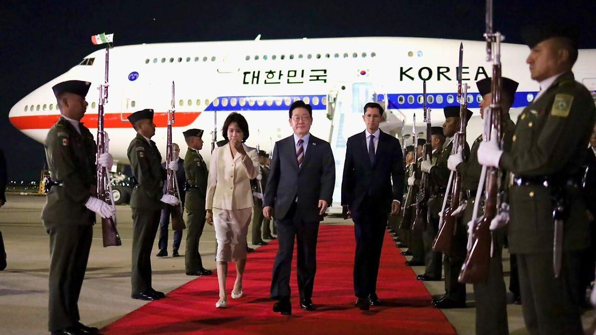 Arriba a México el presidente surcoreano Lee Jae Myung para encuentro con Sheinbaum