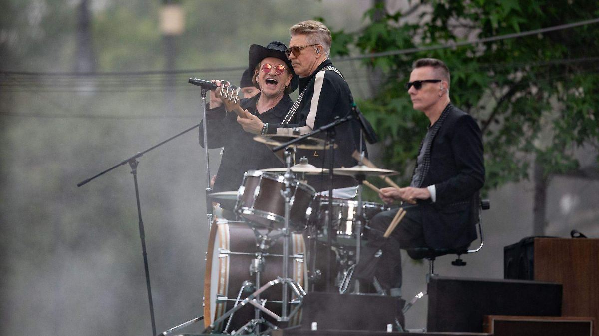 U2 celebra cinco décadas de trayectoria entre música, activismo y homenajes