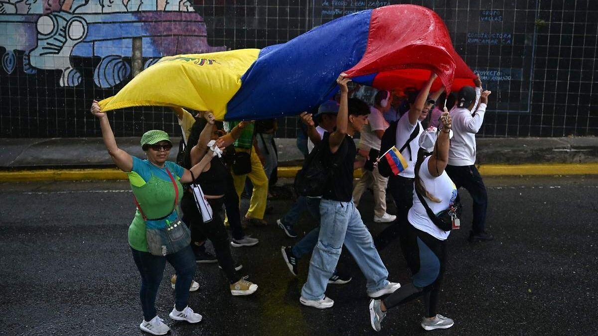 Venezuela libera a 29 presos políticos tras nueva jornada de diálogo