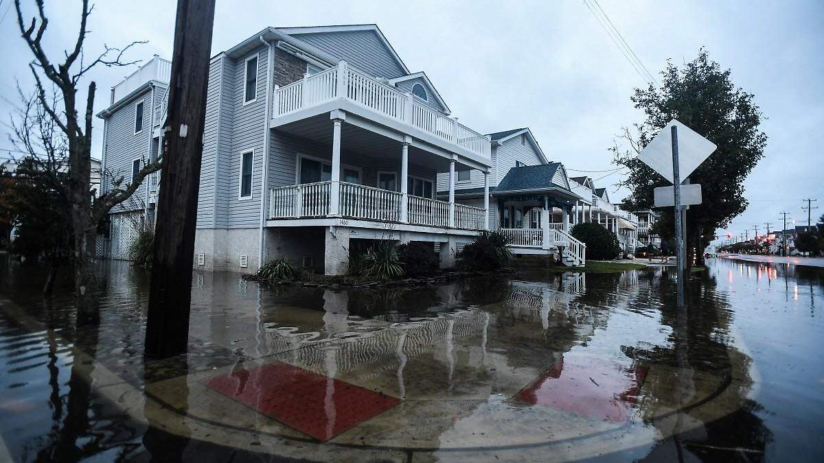 Tormenta severa azota el noreste de Estados Unidos: miles sin luz y vuelos cancelados