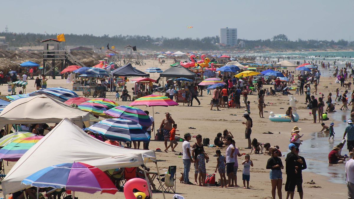 Aclaran autoridades uso de sombrillas propias en Playa Miramar tras operativo federal