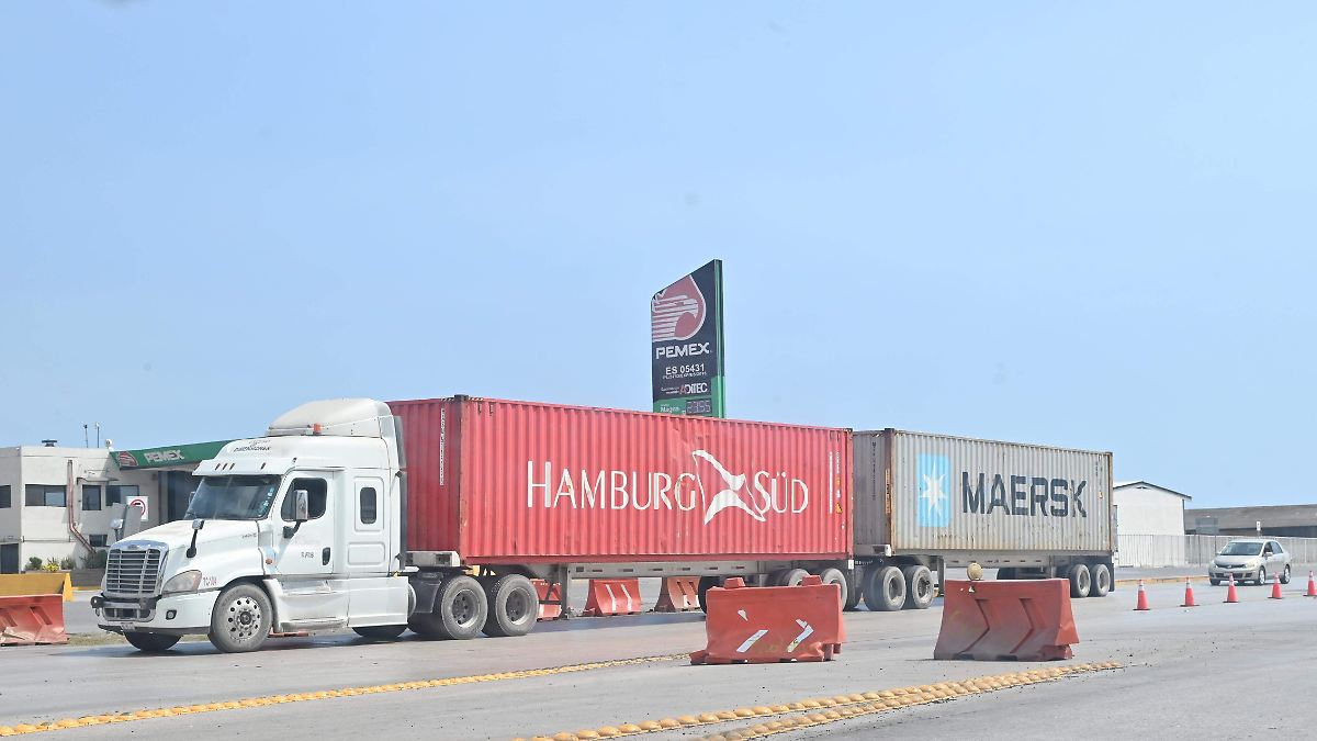 Transportistas en Reynosa intensifican clases de inglés para conservar sus visas
