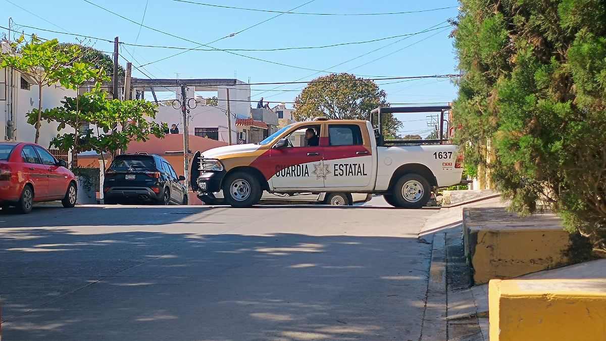 Estudiante es rescatada en situación de riesgo dentro de secundaria en Ciudad Madero