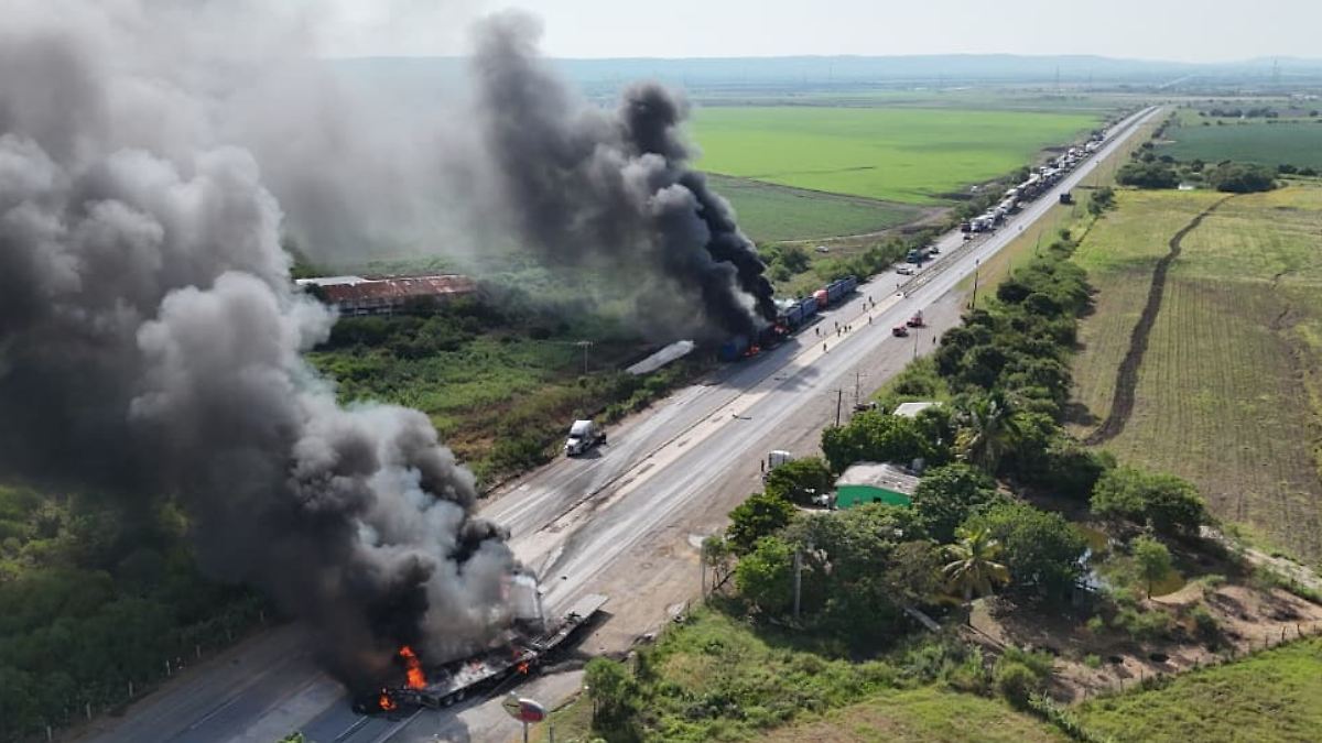 Incendio vehicular provoca cierre parcial en la carretera Tampico-Mante