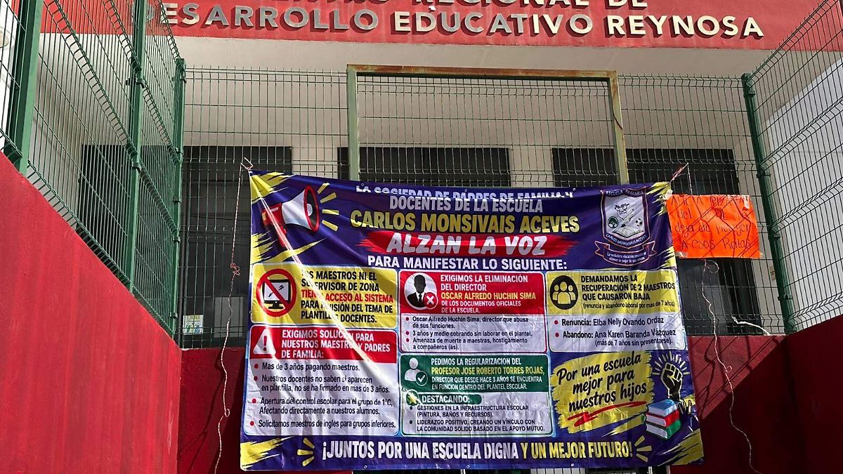 Padres de familia toman oficinas del Crede en Reynosa por irregularidades en primaria