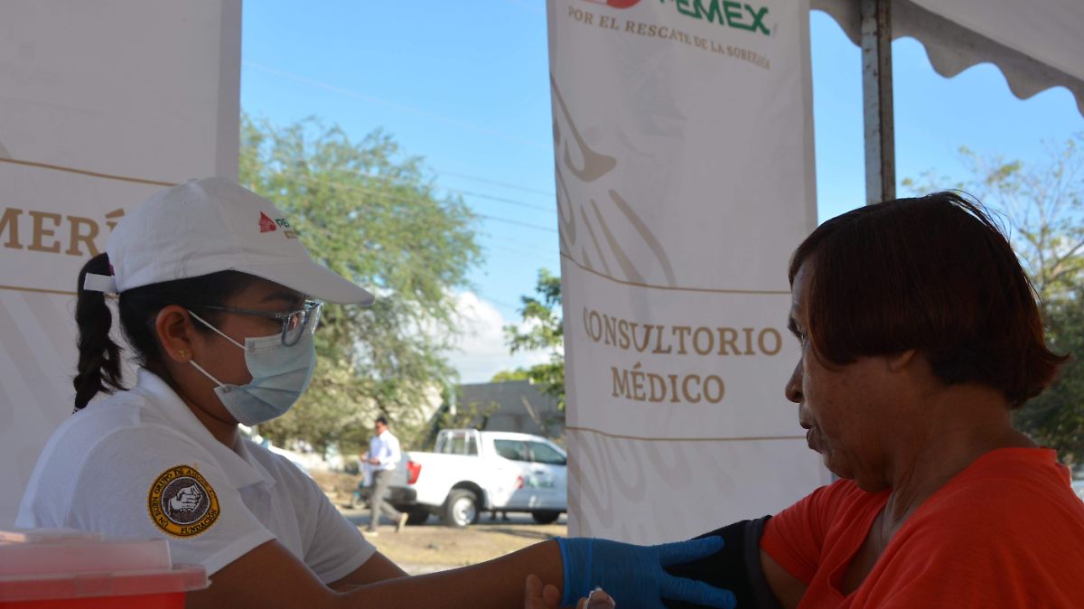 Pemex prohíbe a médicos solicitar insumos a trabajadores ante crisis de abasto