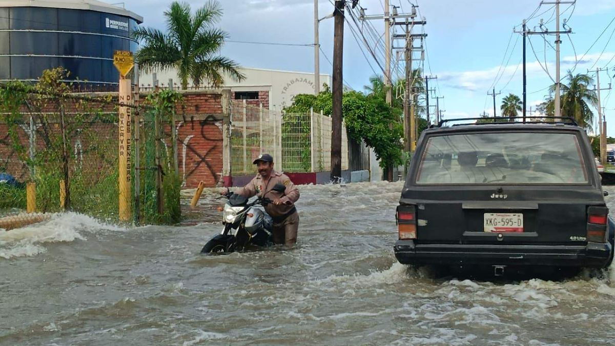 Lluvias provocan colapso del transporte y suspensión de clases en el sur de Tamaulipas