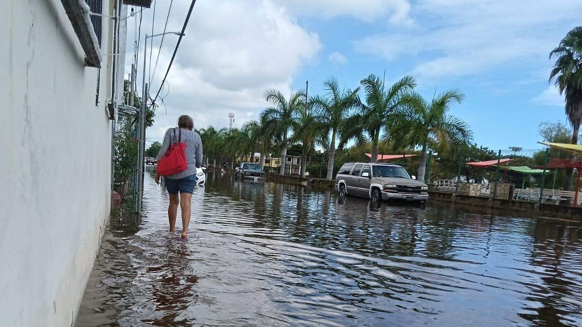 Vecinos de Ciudad Madero bloquean la Avenida Tamaulipas tras inundaciones