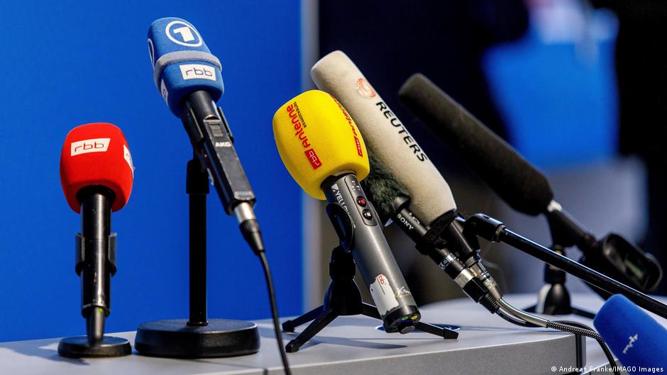 Gobierno de España ofrece disculpas tras revelarse creación de lista secreta de periodistas