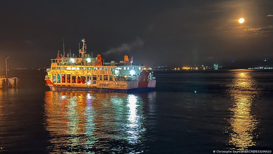 Indonesia: Operativo de rescate tras desaparición de ferri con 243 personas a bordo