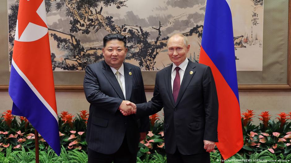 Kim Jong-un reafirma su alianza con Putin y califica la guerra en Ucrania como 'sagrada'