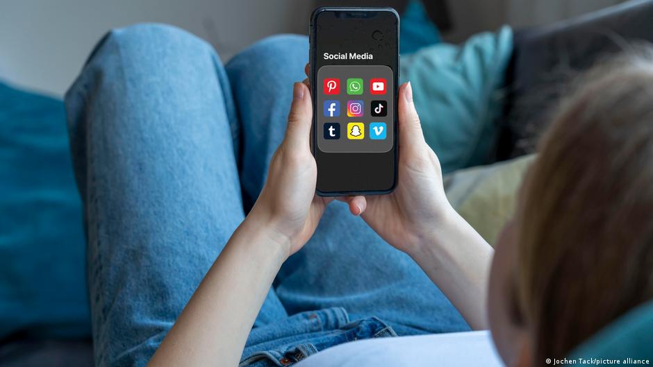 La Unión Europea busca restringir el acceso a redes sociales para menores de 15 años