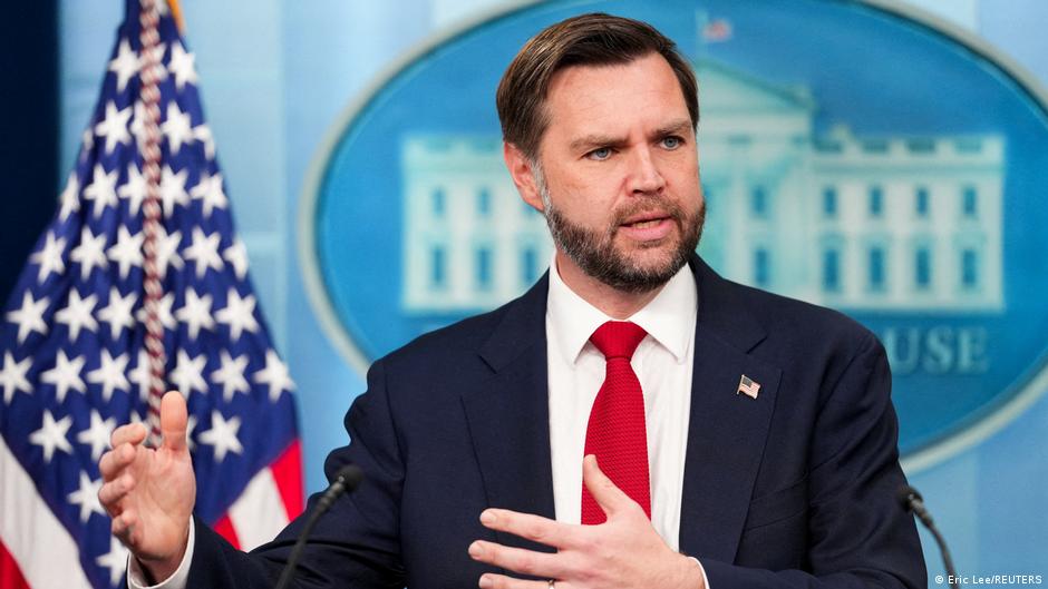 JD Vance defiende veto a medios en la Casa Blanca tras críticas por cobertura negativa