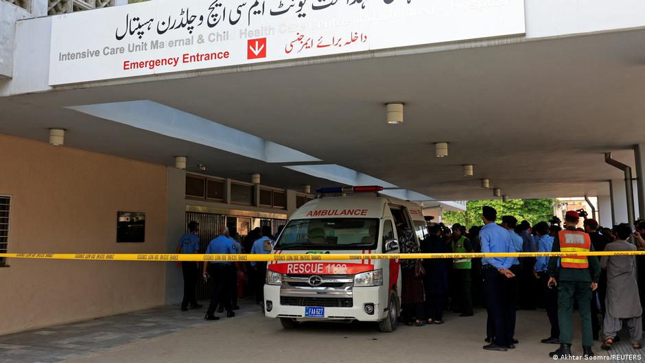 Ataque armado y explosión en comisaría de Pakistán dejan 31 muertos