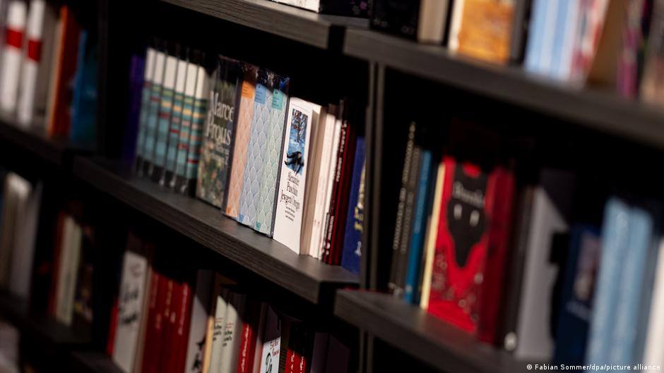 Academia Goncourt expulsa a autor de su lista de nominados por uso de inteligencia artificial