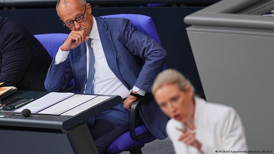 Duelo político en el Bundestag: Friedrich Merz y Alice Weidel chocan por economía e inmigración