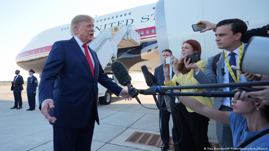 Trump advierte con romper lazos comerciales con la UE ante posible asociación con Canadá
