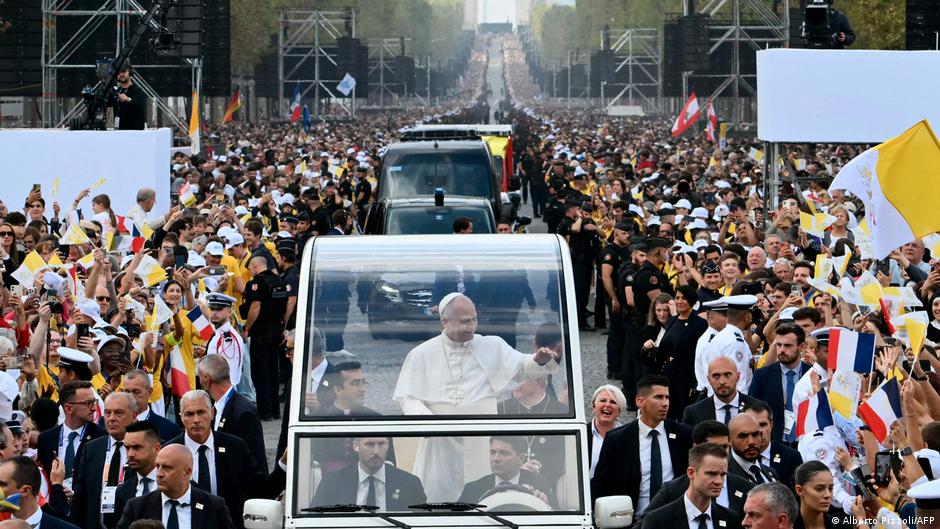 Papa León XIV congrega a 800,000 fieles en una misa histórica en París