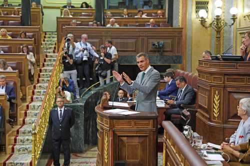 Sánchez niega vínculos de Marruecos en crisis de Ceuta ante un Congreso dividido