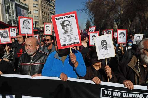 Marchan en Chile para exigir justicia y memoria ante el legado de la dictadura