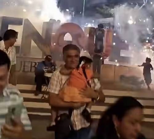 Explosión de pirotecnia durante el Grito de Independencia en Palenque deja cuatro heridos