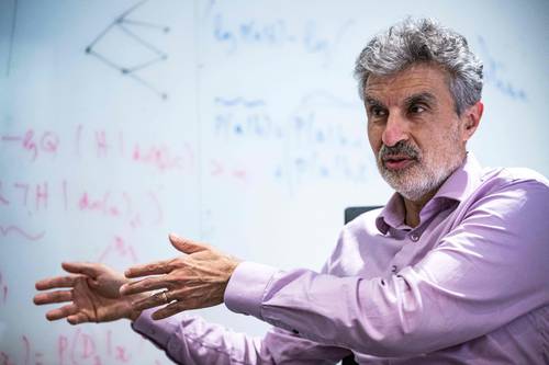 Yoshua Bengio advierte sobre la pérdida de control humano ante el avance de la inteligencia artificial