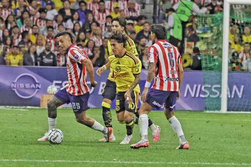 América y Guadalajara igualan 2-2 en un vibrante Clásico Nacional