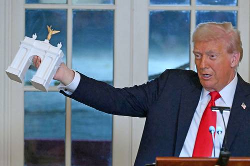 Donald Trump planea convertir nuevo arco monumental en complejo militar