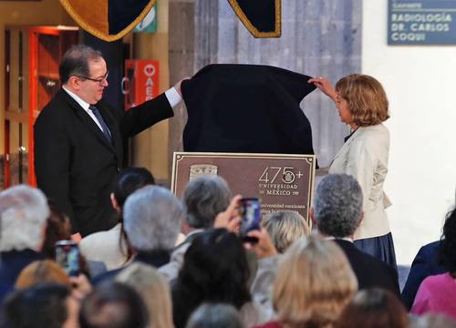 Conmemoran 475 años de la UNAM con develación de placa en la CDMX