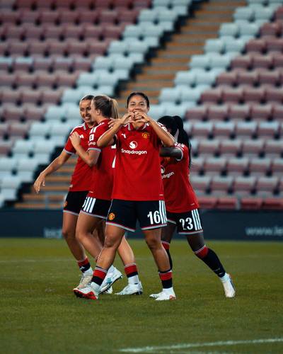 Rebeca Bernal brilla con doblete en la goleada del Manchester United